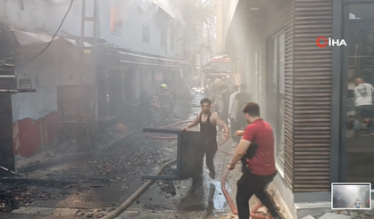 Bursa'da tarihi çarşıda alevler yükseldi