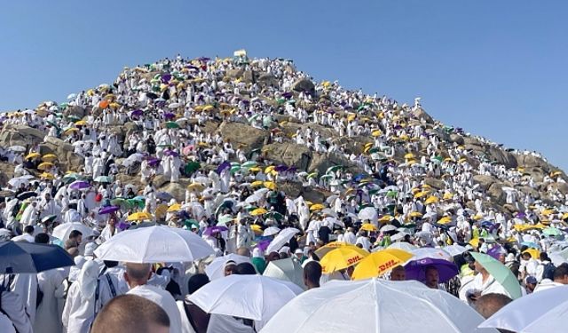 MEKKE'DE HACI ADAYLARI ARAFAT'TA