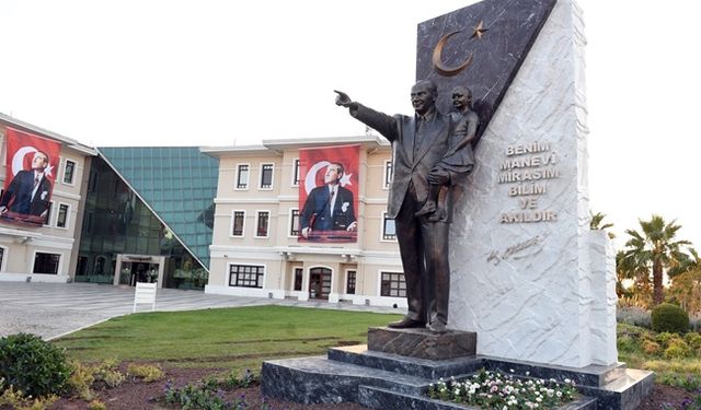 OSMANGAZİ'DE ZAFER BAYRAMI ATATÜRK ANITI İLE TAÇLANDI