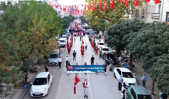 İNEGÖL'DE KURTULUŞ COŞKUSU SOKAKLARA TAŞINDI