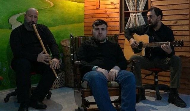 OKUDUĞU ŞİİRLE HERKESİ KENDİNE HAYRAN BIRAKTI