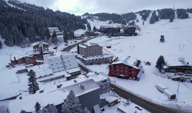 ULUDAĞ'DA SEZONUN İLK KAYAĞI YAPILDI