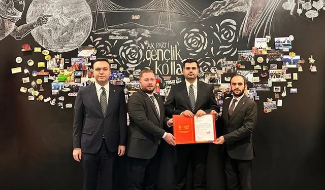 Ak Parti Bursa'da  Gençlik Kolları Başkanı değişti