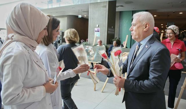 Başkan Bozbey’den doktorlara anlamlı ziyaret