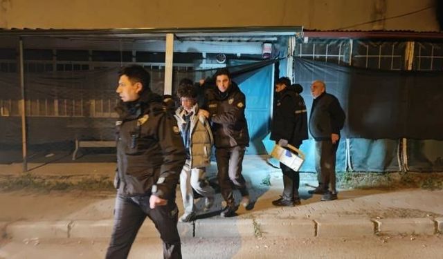 Büfe hırsızları, bekçiler tarafından yakalandı