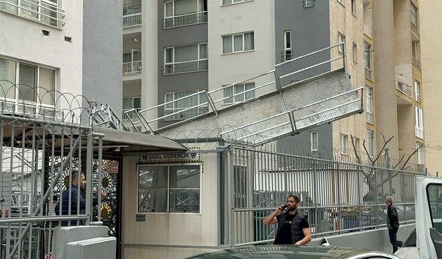 Talihsiz işçi iskelenin devrilmesi sonucu yaralandı