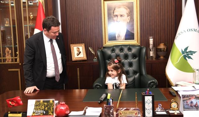 Başkan Erkan Aydın koltuğunu çocuklara devretti