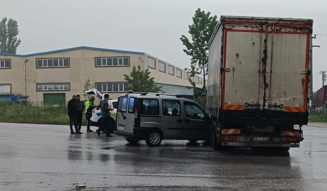 Yağışlı hava kaza getirdi