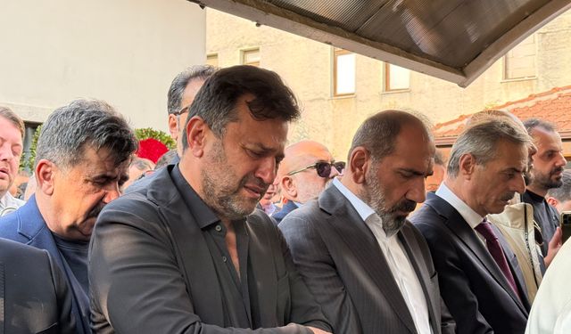 Bülent Uygun, kızını toprağa verdi! Cenazedeki hali yürekleri burktu