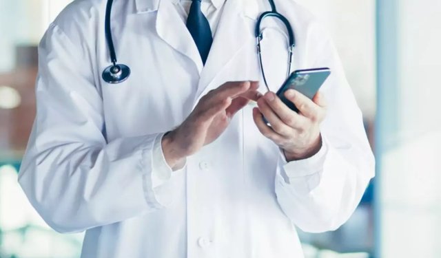 Kadın hastalar için iğrenç yazışma! 2 doktor için gözaltı kararı verildi