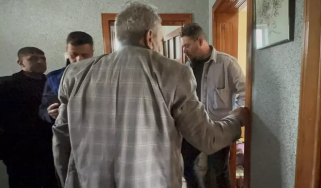 Ekipler bile şaşırdı! Çöp ev diye diye gittiler, karşılarına bakın ne çıktı