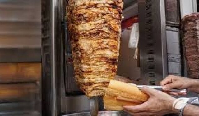 Tavuk döner yiyen 300 kişi zehirlendi