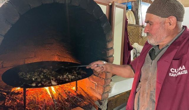 Dualı güveçlerden yemek için akın akın geliyorlar