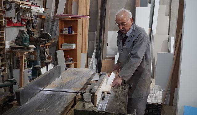 64 yıldır ahşap ile iç içe hayat sürüyor