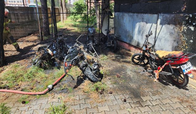 Öğrencilerin motosikletleri alev alev yandı