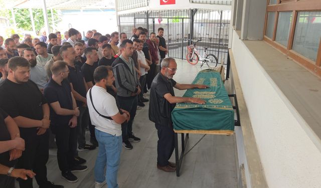 Bağ evinde balta ile öldürülen 25 yaşındaki genç adam toprağa verildi
