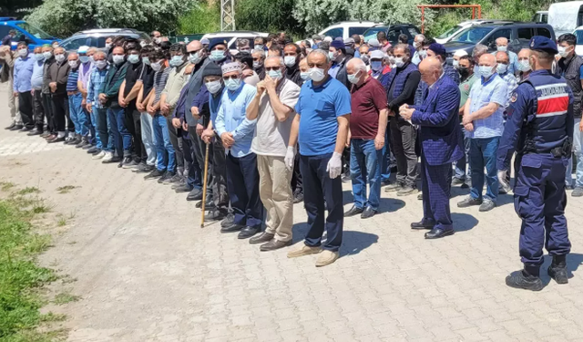 1,5 yaşındaki Metehan öldü, ilde alarm verildi! Cenazede herkes maske taktı