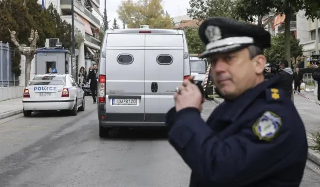Türk mafyası Atina'da, Yunan ajanlarına kurşun yağdırdı