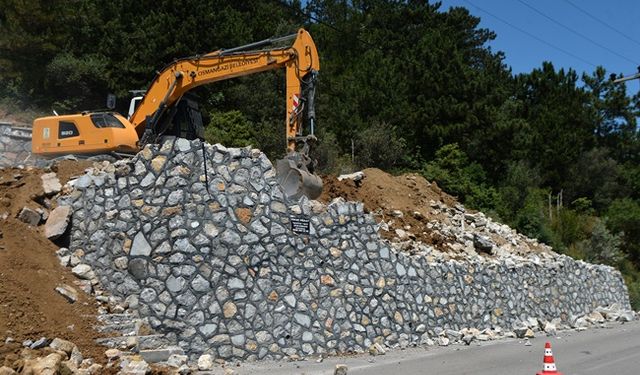 Uludağ'ın eteklerinde kaçak yapı yıkıldı