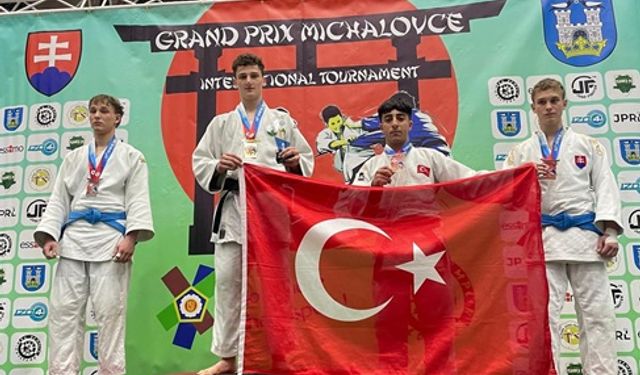 Osmangazili judoculardan tarihi başarı