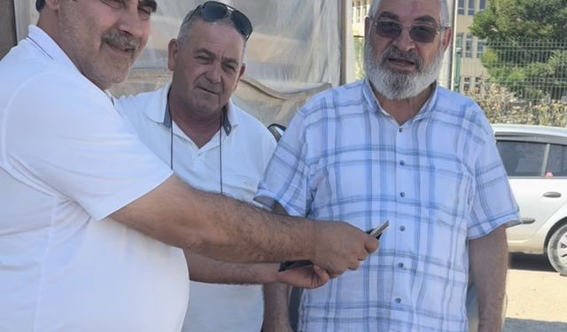 Bulduğu içi para dolu cüzdanı sahibine teslim etti