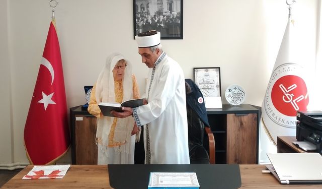 Alman vatandaş Bursa'da Müslüman oldu