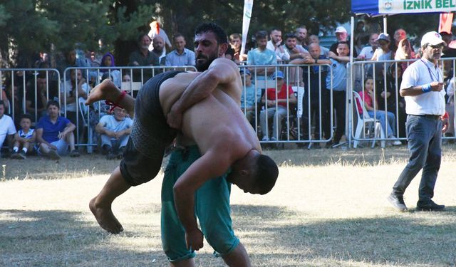 Alıç Yaylası Kıran Kırana Güreşlere Sahne Oldu