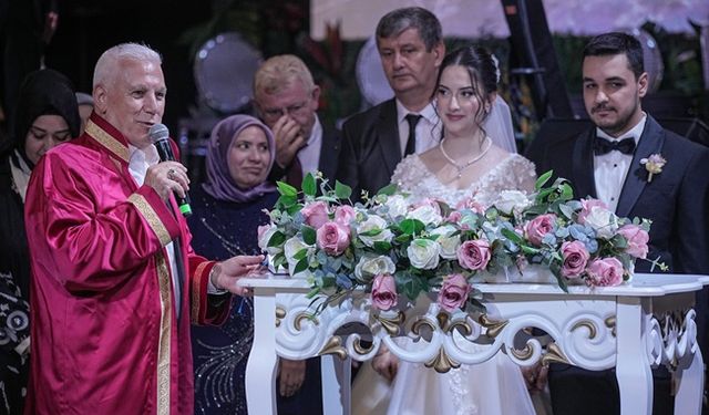 Bursa'da siyaset ve iş dünyası düğünde buluştu