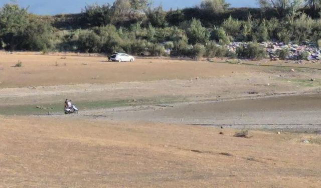 Bursa'da 43 yıldır sulama yapılan gölet kurudu