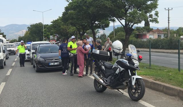 3 otomobil bir birine girdi, 1 bebek ve çocuk yaralandı
