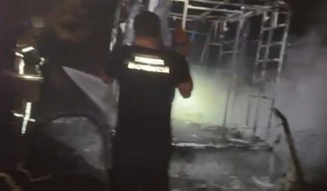 Bursa'da park halindeki karavan kül oldu