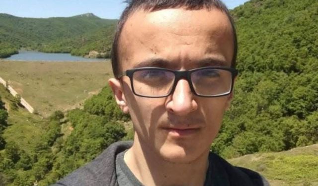 Bursa'da çekyatın altnda ölü bulundu