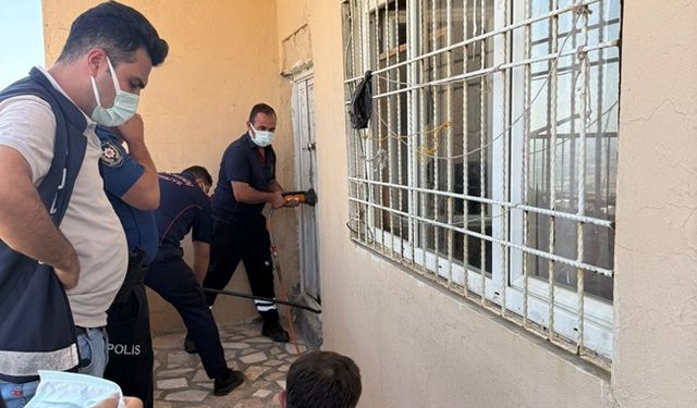 İki kardeşin evlerinde sır ölümü
