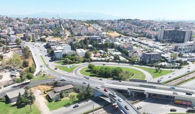 Binlerce aracın geçtiği kavşak yenilendi