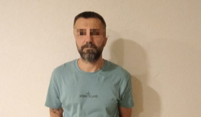 Polisler turist kılığına girdi, aranan şahsı yakaladı