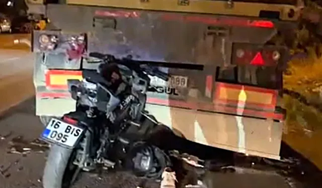 Bursa'da tıra ok gibi saplanan motor sürücüsü hayatını kaybetti
