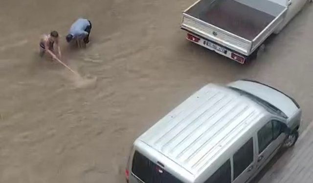 Bursa'yı sağanak vurdu