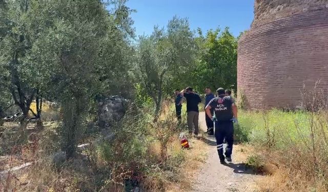 Bursa'da tarihi surların dibinde erkek cesedi bulundu