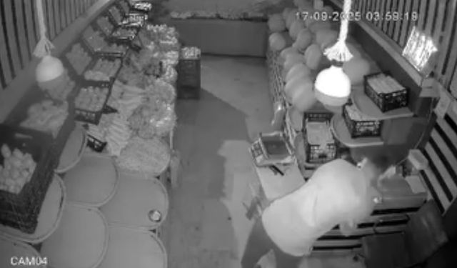 Önce paraları sonra meyveleri çalan şüpheli kamerada