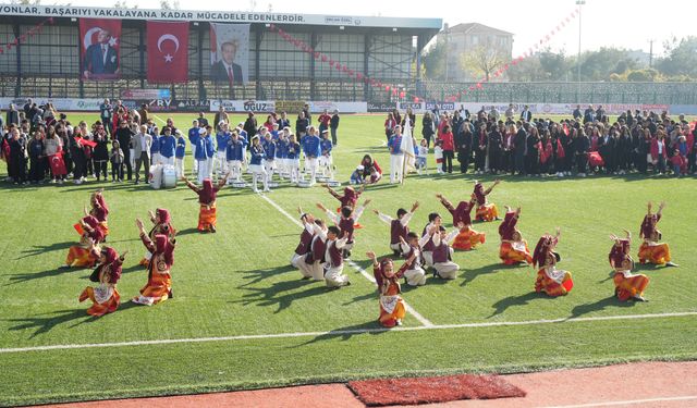 Yenişehir stadyumunda Cumhuriyet coşkusu