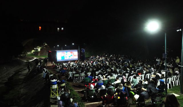 Bursa'da açık havada sinema keyfi