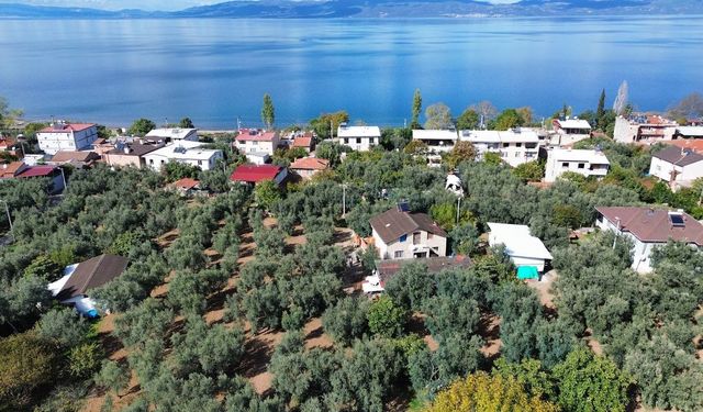 Papanın geleceği ve deprem hareketliliği, İznik'e olan ilgiyi artırdı