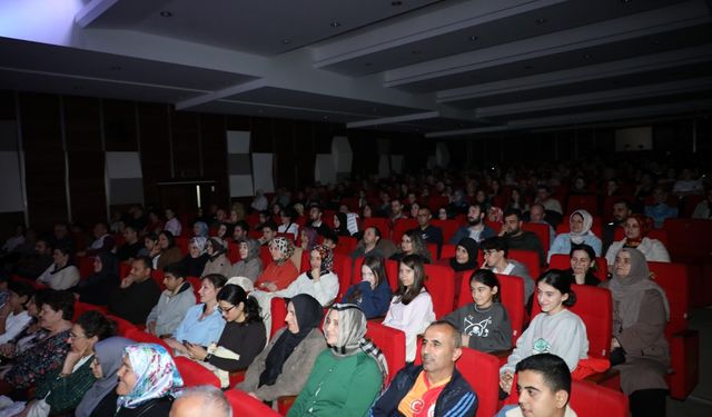 Komşu köyün delisi" yeni sezon da kapalı gişe