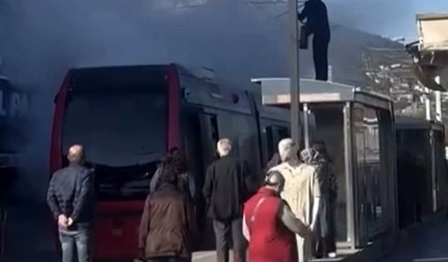 Bursa'da İpek Böceği tramvayında yangın paniği