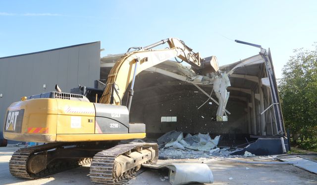 Nilüfer’de imara aykırı iki yapı yıkıldı