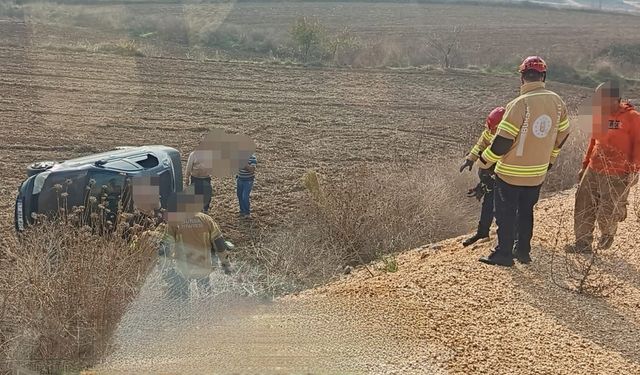 Eşine otomobil kullanmayı öğretirken şarampole uçtular