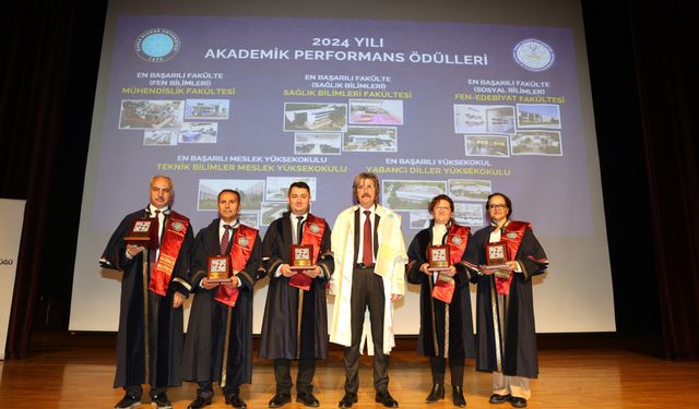 BUÜ’de 2024 Yılı Akademik Performans Ödülleri sahiplerini buldu