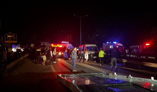 Bursa'da 4 işçi servisinin karıştığı feci kaza