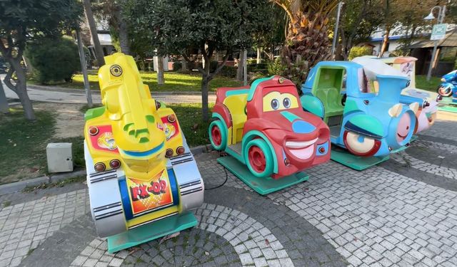 Parkta oynayan 4 çocuk akıma kapıldı!