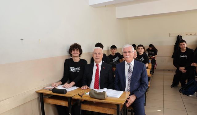 Başkan Bozbey' mezun olduğu okuldaki öğretmenlerle buluştu